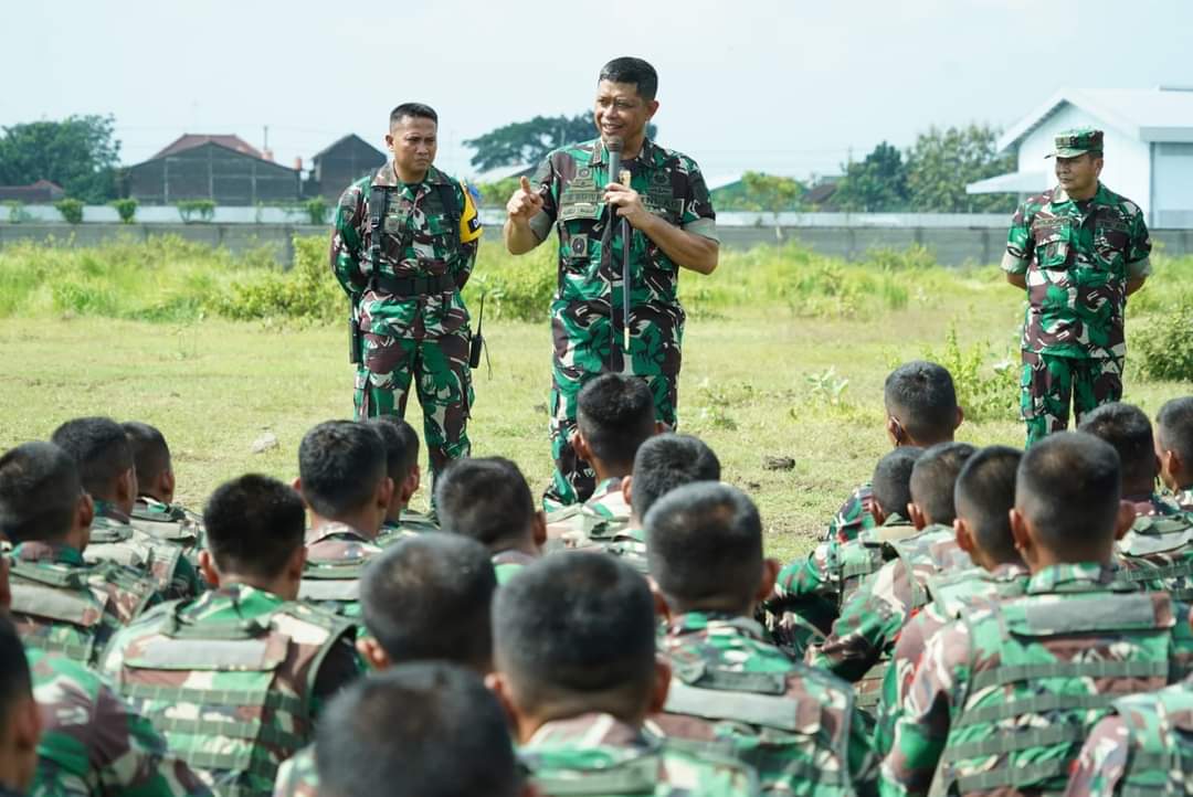 Pangdivif Kunjungi Markas Yonif Mekanis Raider Kostrad