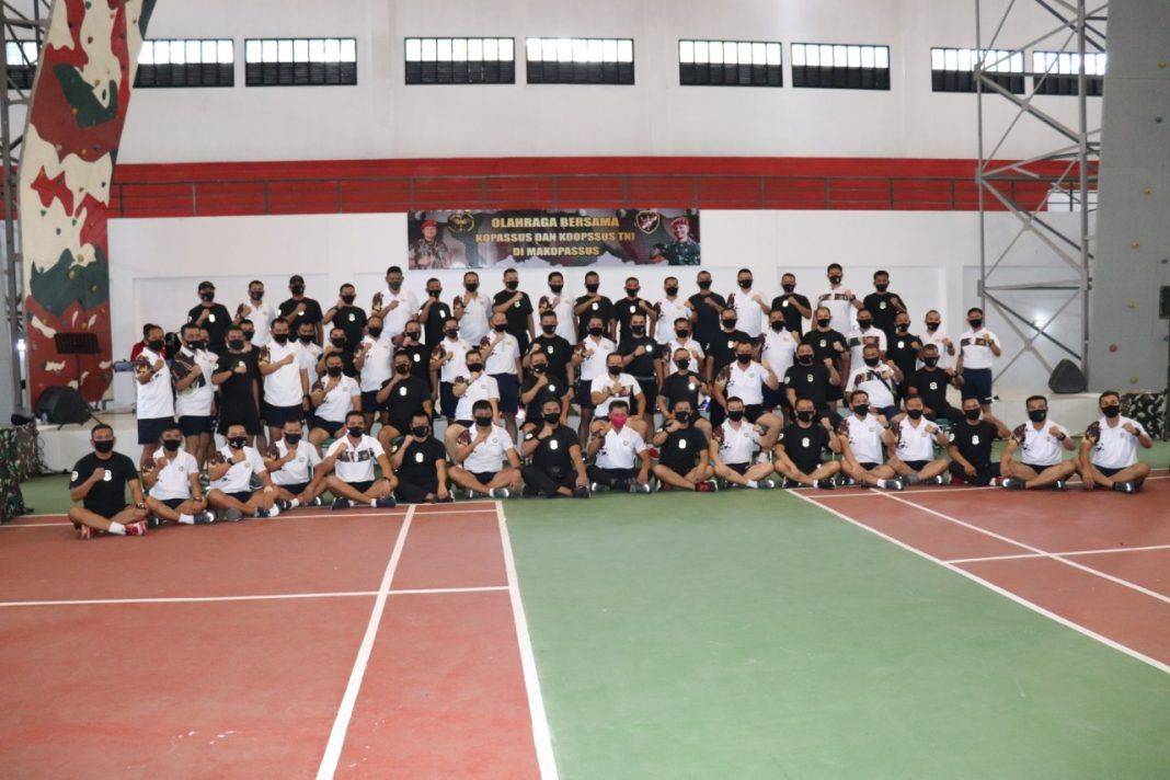 Kopassus – Koopsus TNI Gelar Olahraga Bersama di Makopassus
