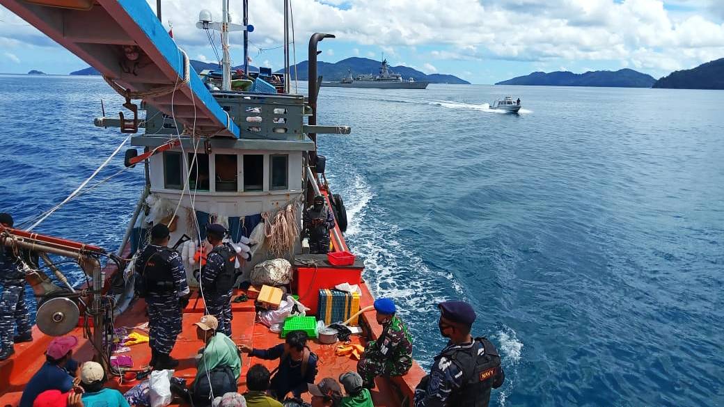 KRI Bung Tomo-357 Tangkap Kapal Ikan Asing Vietnam di Laut Natuna