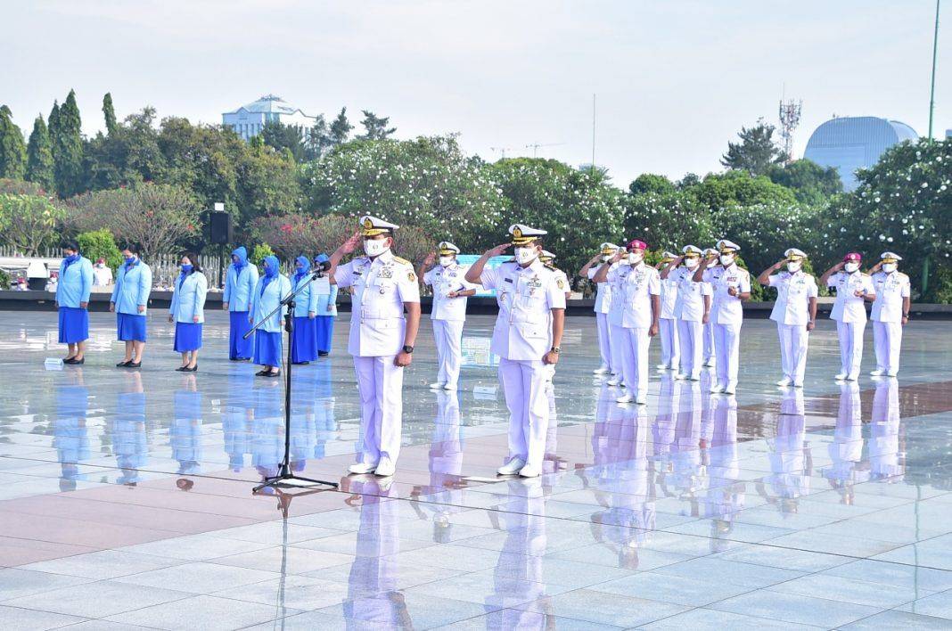 Sambut Peringatan HUT TNI AL ke-75,KSAL Pimpin Ziarah di TMP Kalibata