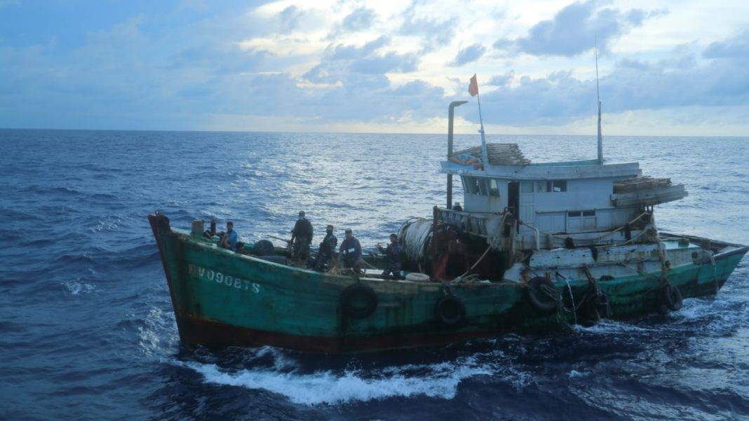 TNI AL Tangkap Dua Kapal Ikan Vietnam di Laut Natuna Utara
