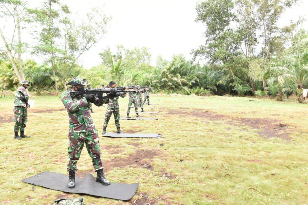Prajurit Lantamal XII Laksanakan Latihan Menembak