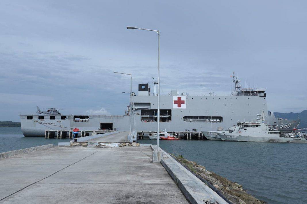 Rumah Sakit Apung TNI Tangani Pasien Korban Gempa di Sulawesi Barat