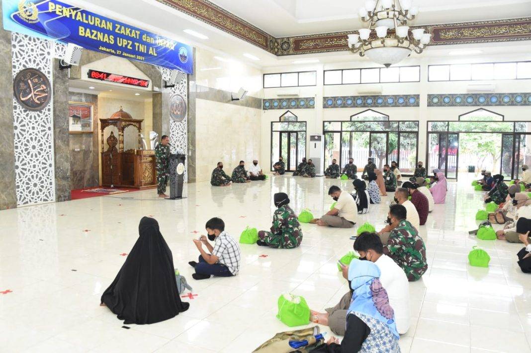 TNI AL Salurkan Zakat & Infak
