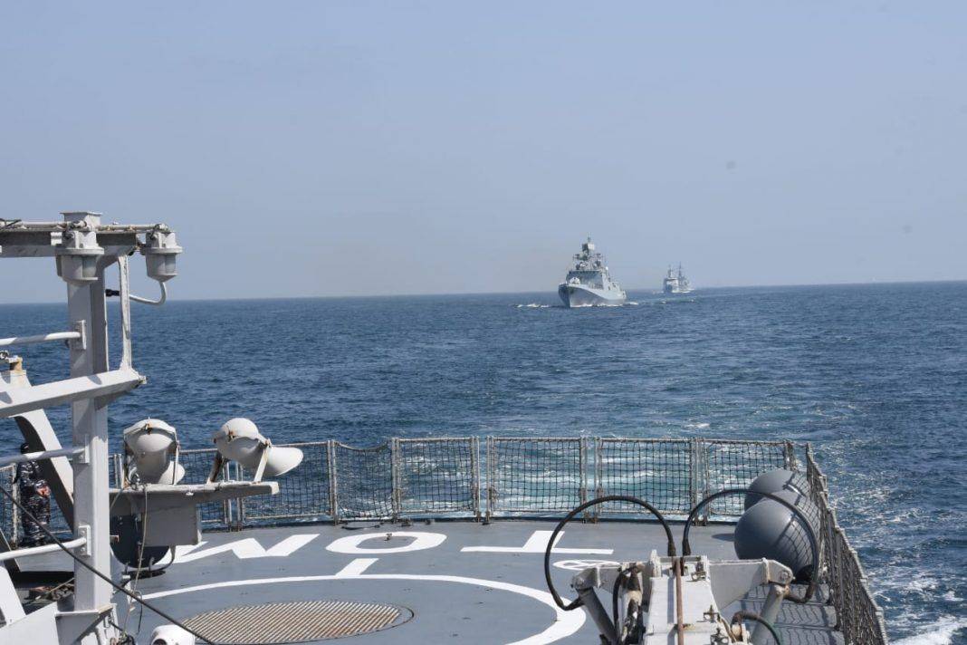 KRI Bung Tomo-357 Berlayar di Laut Arab