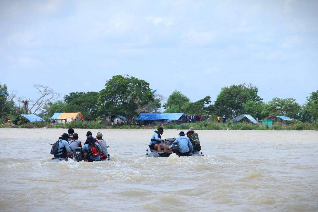 TNI AL Melalui Koarmada I Salurkan Bantuan dan Evakuasi Warga Terisolir Akibat Banjir