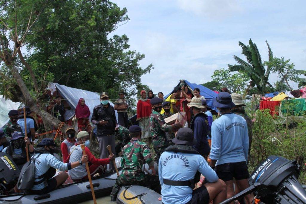 TNI AL Siaga Tenaga & Bantuan untuk Korban Banjir Citarum