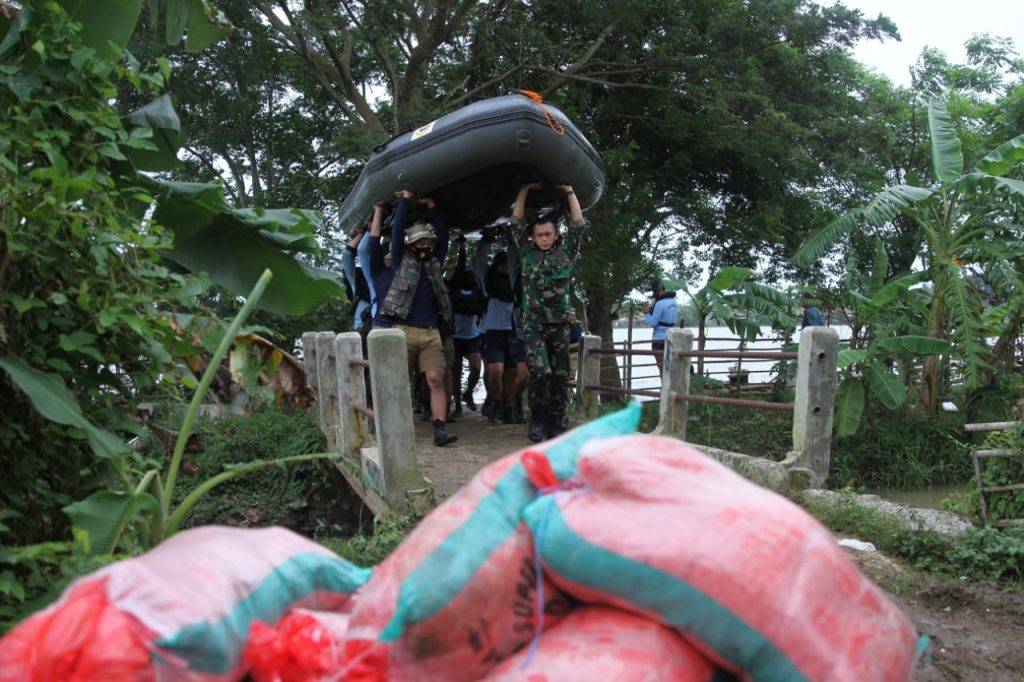 TNI AL Siaga Tenaga & Bantuan untuk Korban Banjir Citarum