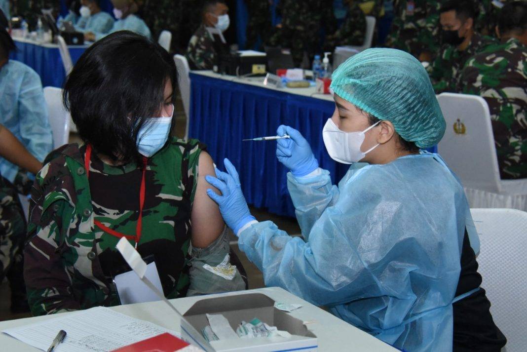 TNI AL Laksanakan Vaksinasi Covid-19 Dosis Kedua
