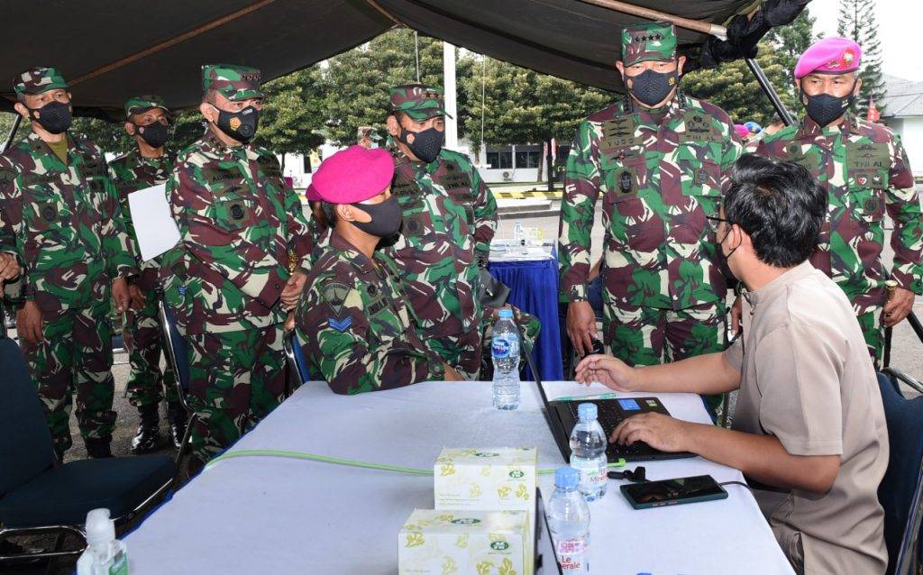 Panglima TNI Instruksikan Vaksinasi Prajurit Selesai Bulan April