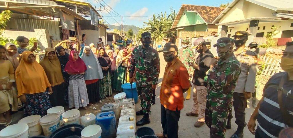 Danrem 162/WB Tinjau Bantuan Air Bersih di Desa Rade dan Desa Bolo