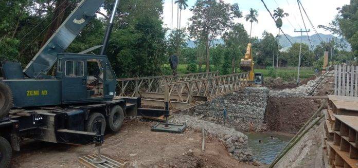Jembatan Telah Terpasang, Warga Desa Bolo-Rade Puji Respons Cepat TNI AD