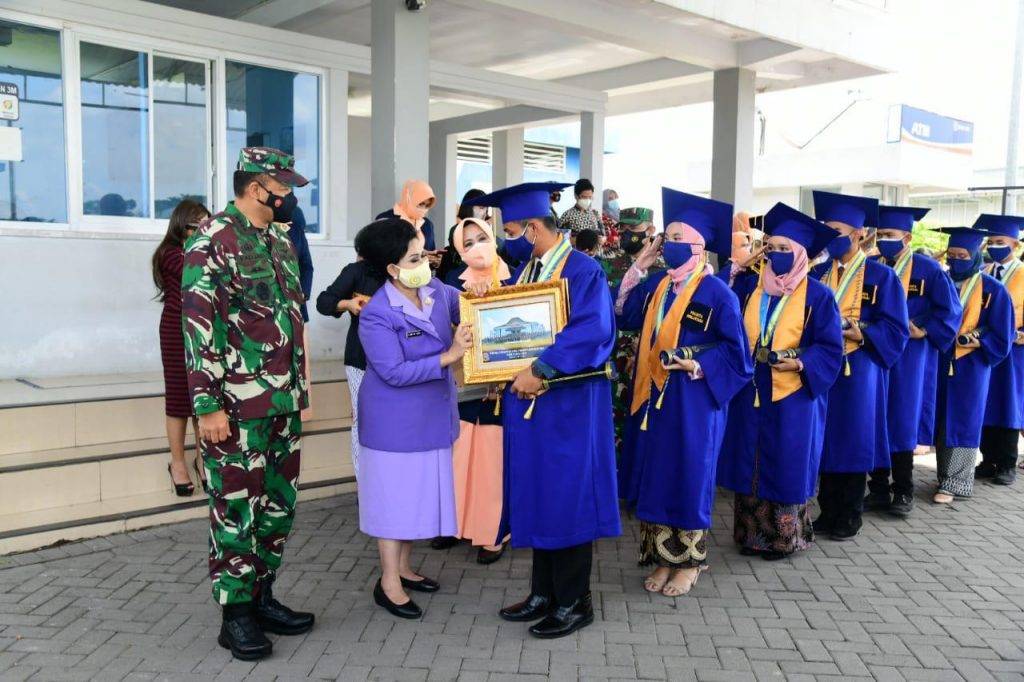 Wisuda Perdana SMA Pradita Dirgantara Dihadiri oleh Panglima TNI dan KSAU