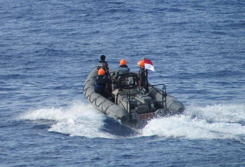 TNI AL Selamatkan Warga Negara Asing yang Terapung 8 Jam