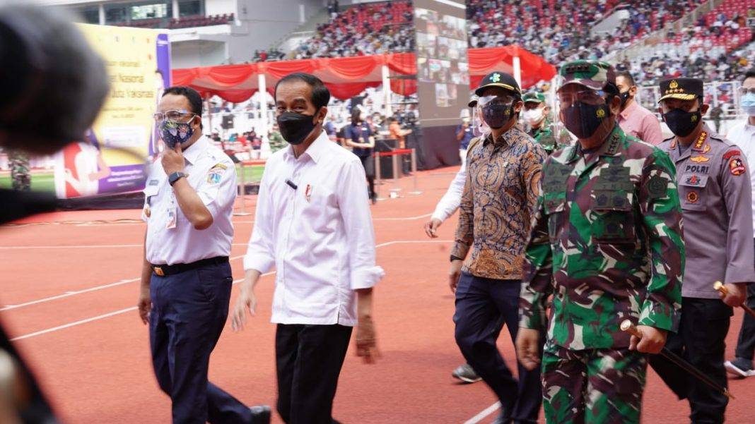 Panglima TNI Dampingi Presiden RI Tinjau Pelaksanaan Vaksinasi 