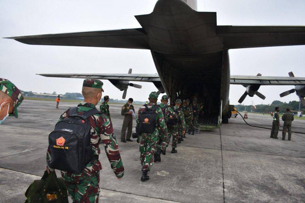 Dua Pesawat TNI AU C-130 Hercules, Terbangkan Nakes Bantu Pasien COVID-19 Jakarta