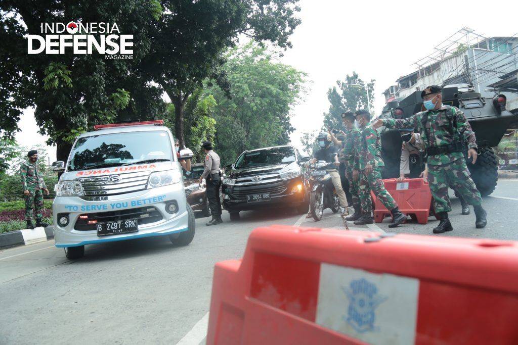 Sinergitas TNI-Polri Lakukan Pembatasan Mobilitas Pada Masa PPKM