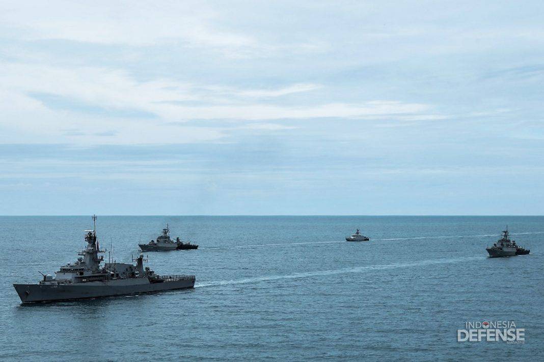 Panas! Kapal Destroyer China Berada di Perairan Indonesia, 4 KRI Siaga