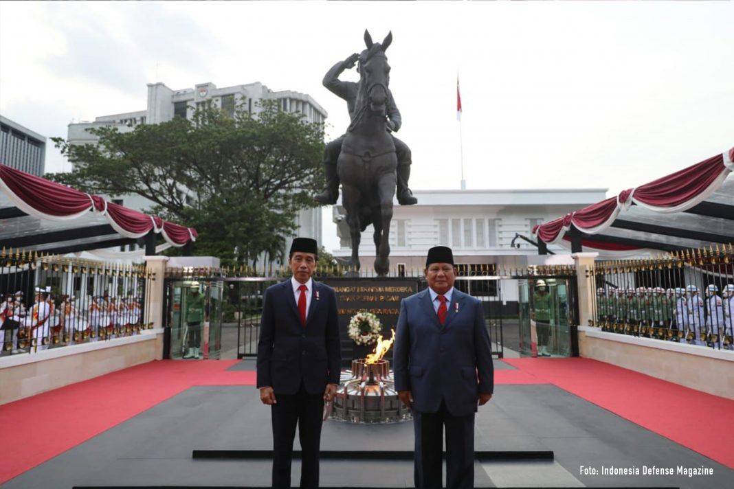 Menhan Prabowo Dampingi Presiden Jokowi Resmikan Tugu Api Semangat