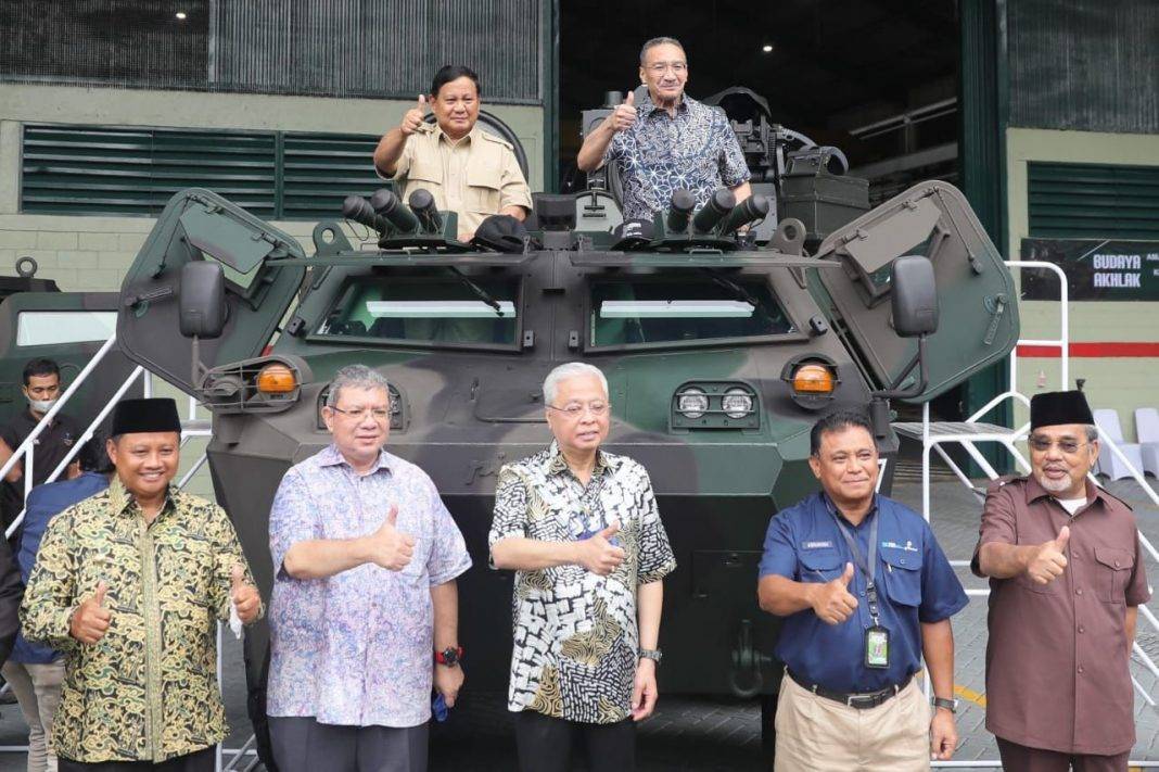 Menhan Prabowo Dampingi PM dan Menhan Malaysia Kunjungi Pindad