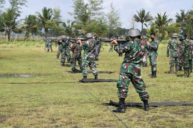 Prajurit Batalyon Infanteri Laksanakan Latihan Tembak Pistol ...