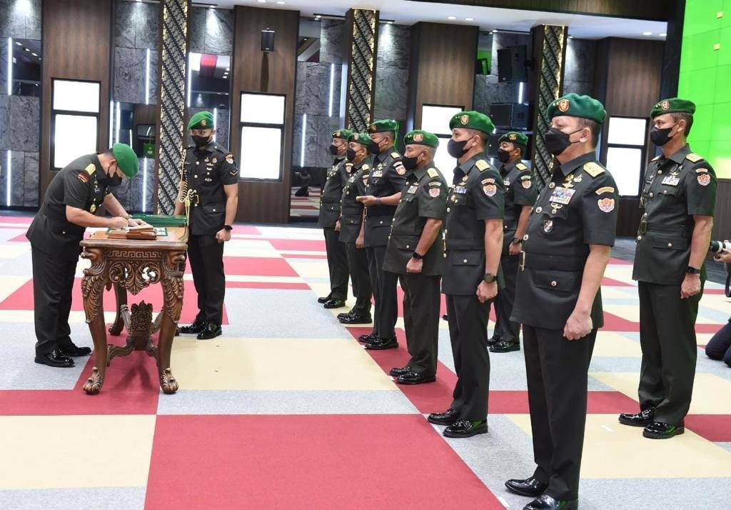 KSAD Pimpin Serah Terima Enam Jabatan Strategis Angkatan Darat di Mabesad