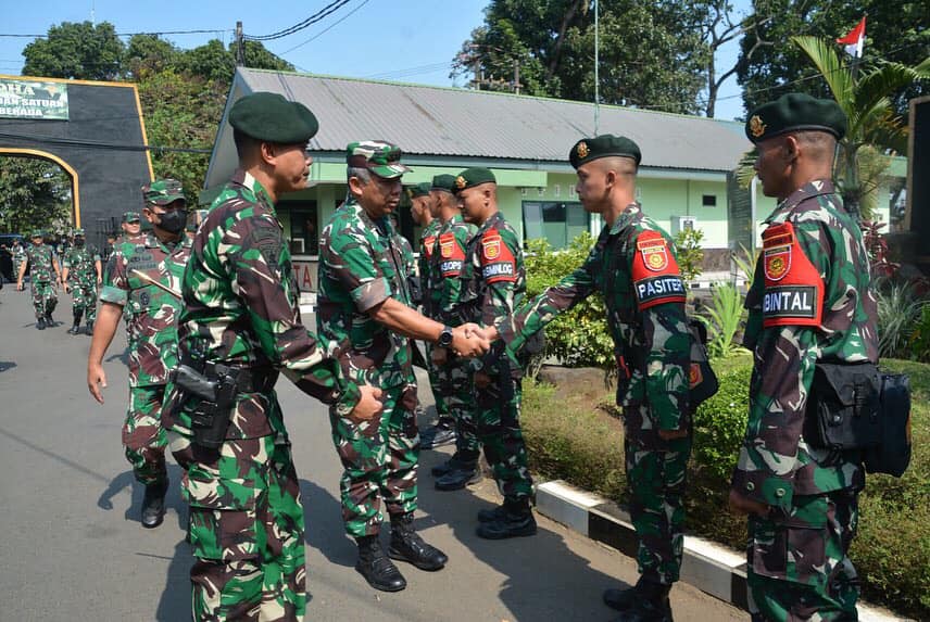 Kasum TNI Tinjau Kesiapan Operasi Satgas Satuan Organik Yonarmed 1/Roket Kostrad