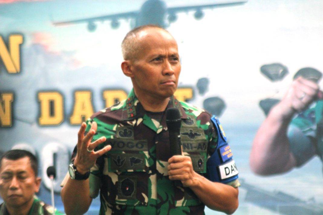 Dankodiklatad Letjen TNI Ignatius Yogo Triyono, selaku Komandan Latihan Matra Darat memeriksa kesiapan tahap pelaksanaan dilanjutkan dengan pemberian arahan kepada peserta latihan matra darat