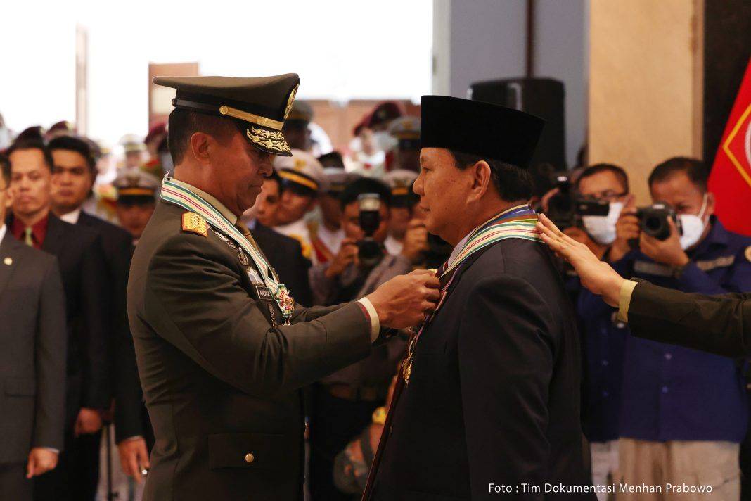 Menhan Prabowo Terima Tanda Kehormatan dari Panglima TNI dan Tiga Kepala Staf