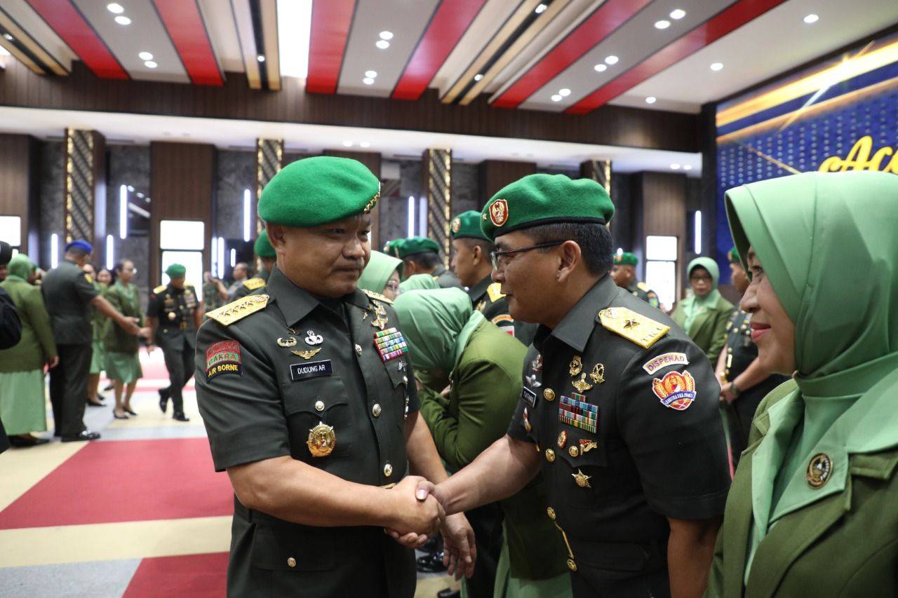 KSAD Pimpin Sertijab Tujuh Jabatan Strategis - Indonesiadefense.com ...