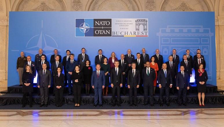NATO Sepakat Tingkatkan Bantuan Ukraina