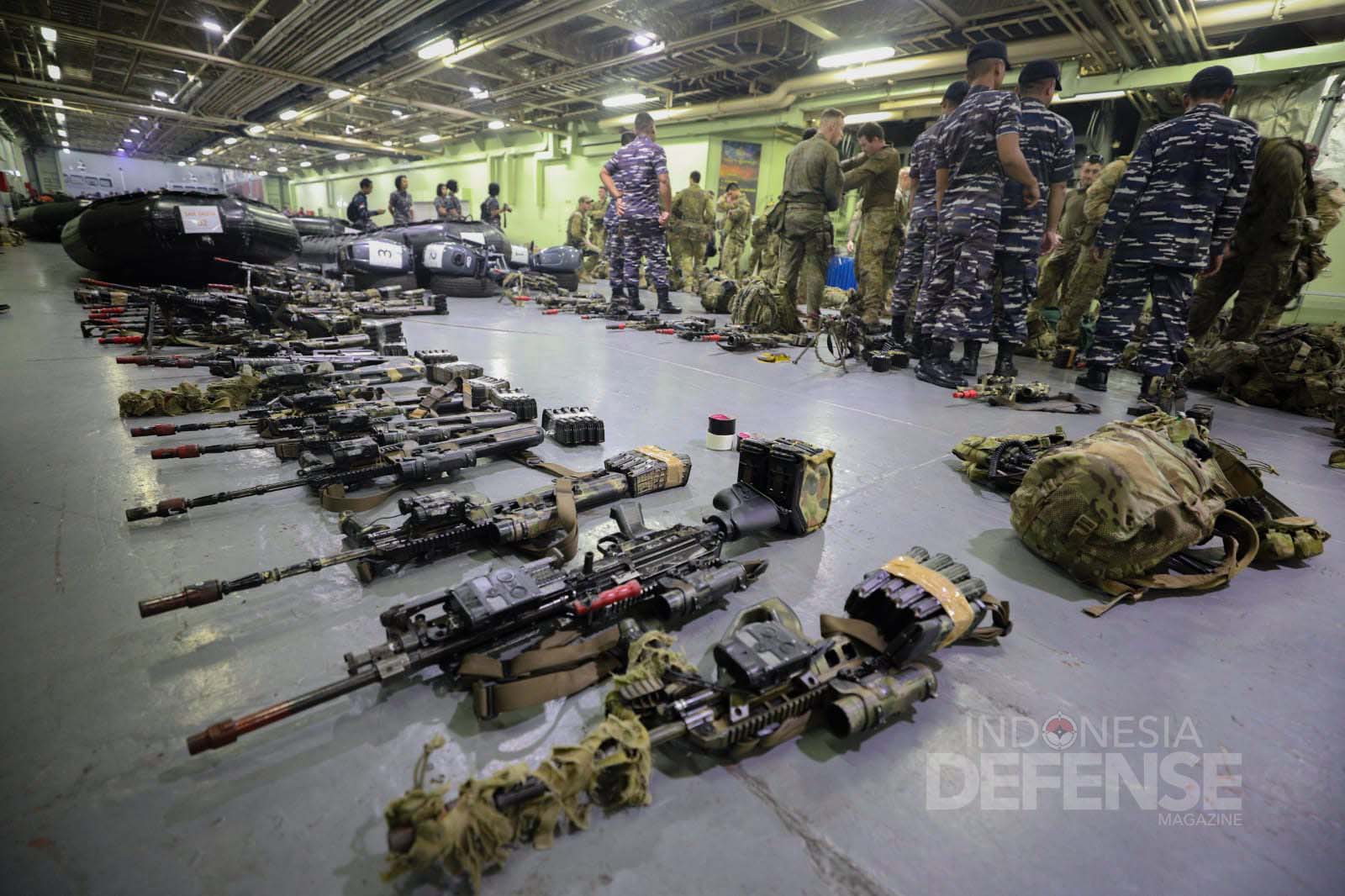 Pasukan Australia Defense Force (ADF) Tiba di KRI Banjarmasin