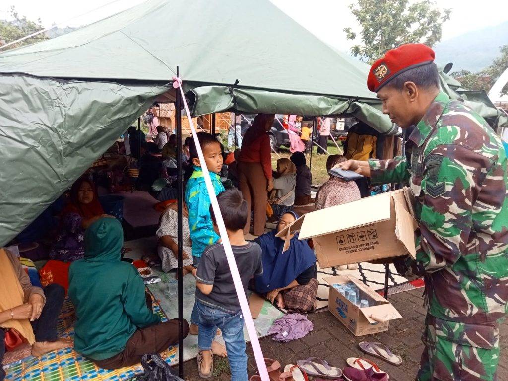 Ratusan Prajurit Kopassus Diterjunkan Bantu Penanganan Gempa Cianjur