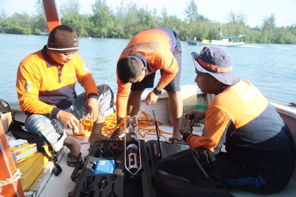TNI AL Temukan Jenazah Kopilot Helikopter Polri di Perairan Belitung