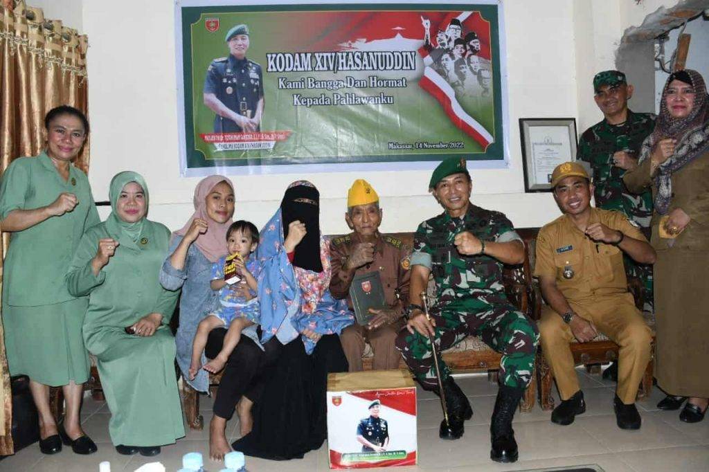 Veteran Pejuang Dikunjungi Pangdam XIV/Hasanuddin Totok Imam Santoso