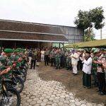 Beri Motor dan Alat Komunikasi Babinsa