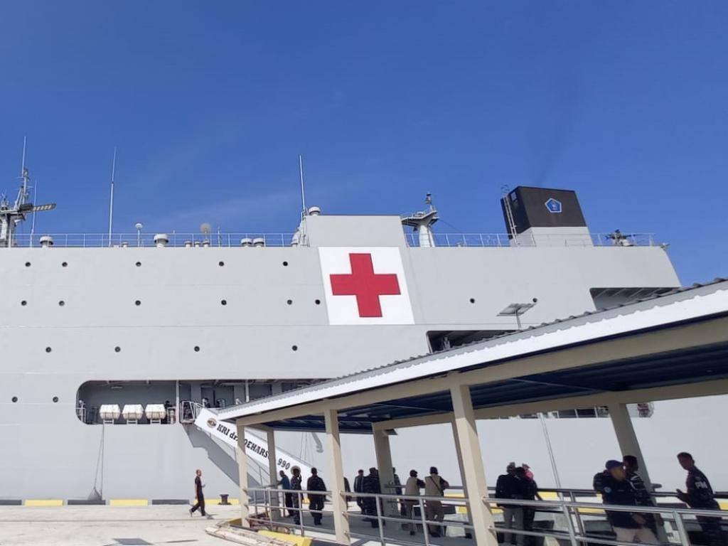 Kapal Rumah Sakit KRI dr Soeharso-990 Tiba di Wakatobi