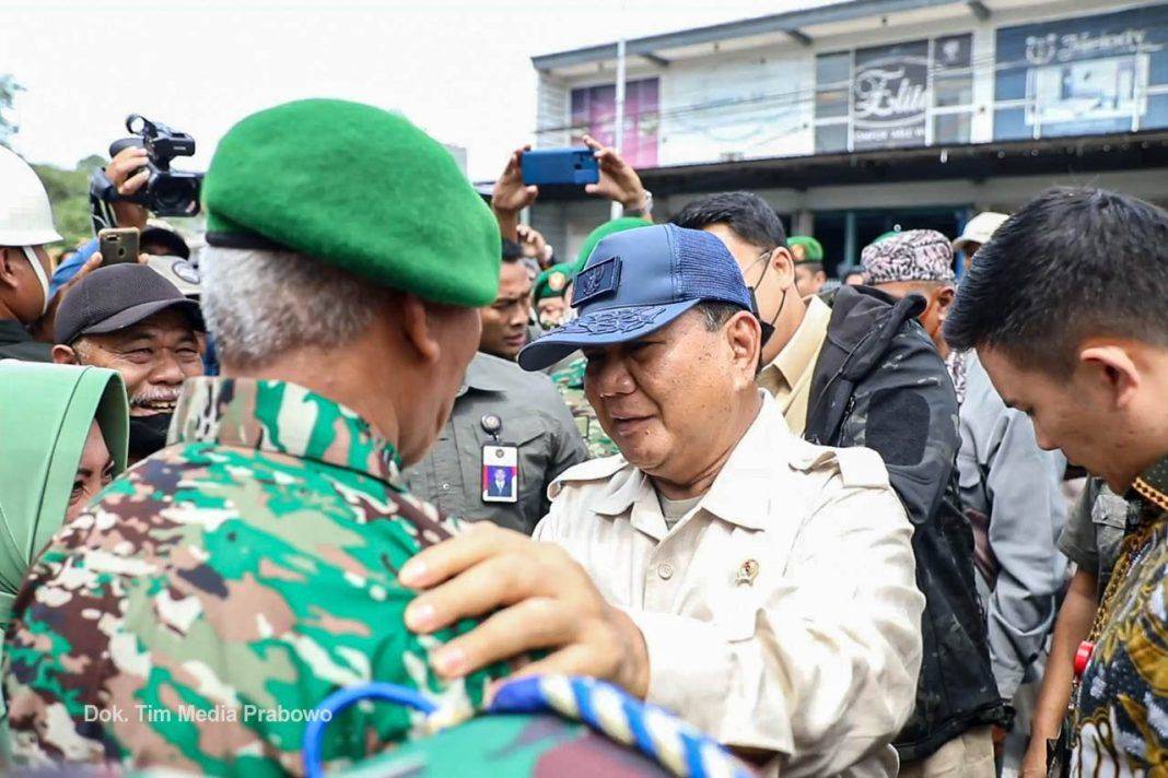 Nostalgia Prabowo dengan Eks Anak Buah, Bahas Kepemimpinan Hingga Hadiah untuk Prajurit Berprestasi