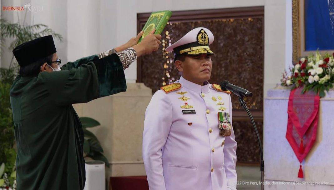 Presiden Joko Widodo (Jokowi) meminta Laksamana Madya TNI Muhammad Ali yang dilantik menjadi Kepala Staf Angkatan Laut (KSAL), untuk berkonsentrasi menjaga perbatasan laut di Indonesia.