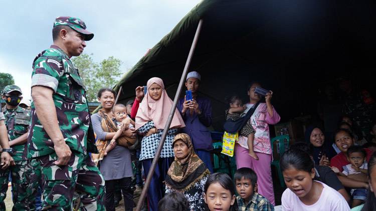 TNI AD Kembali Kirim Bantuan ke Cianjur, Ada 3 Ton Beras dan 100 Mie Instan