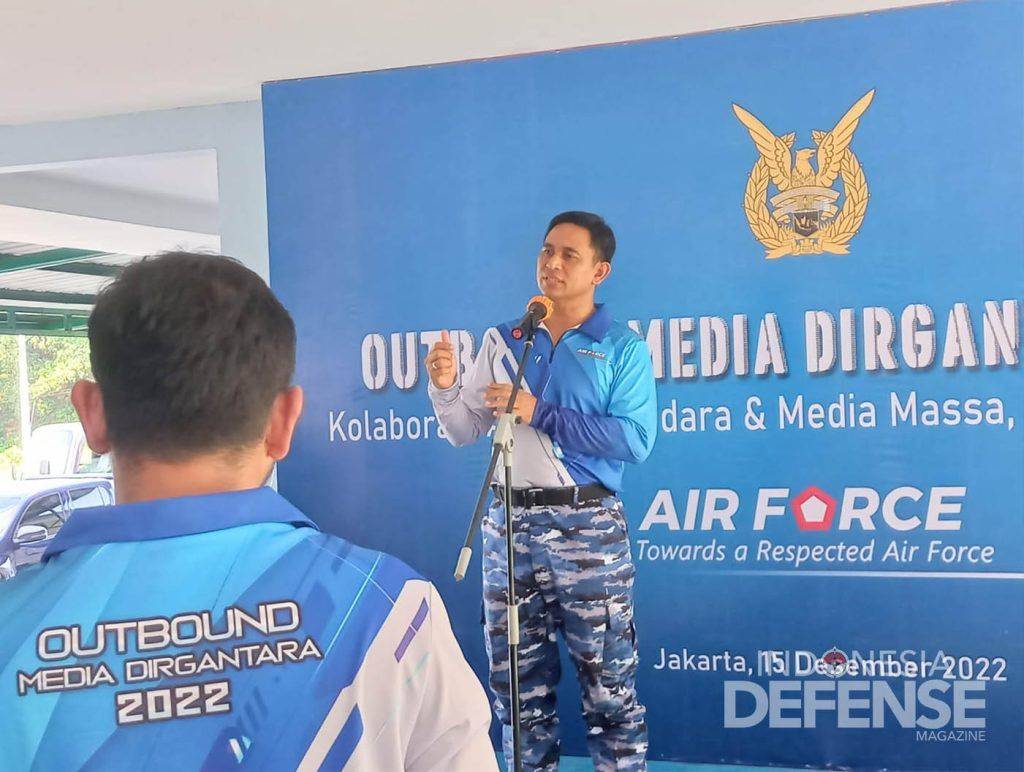 TNI AU Latih Jurnalis Menembak Hingga Meliput Operasi Pertempuran Jarak Dekat