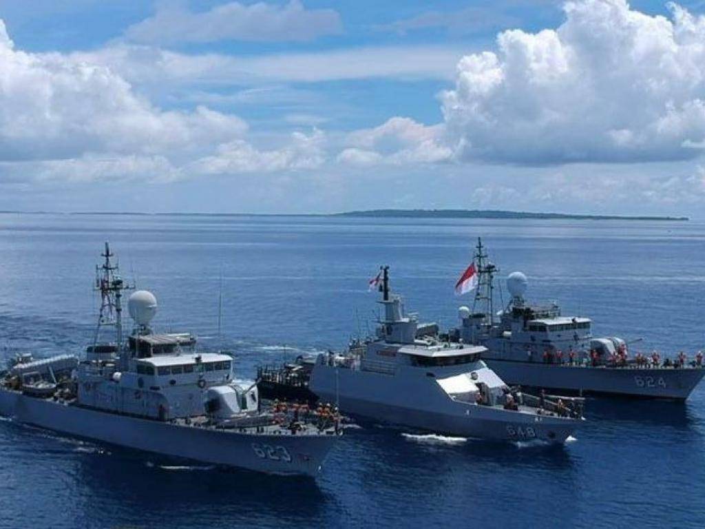 Tiga Kapal Perang Koarmada II Latihan Tingkat L-3 di Wakatobi