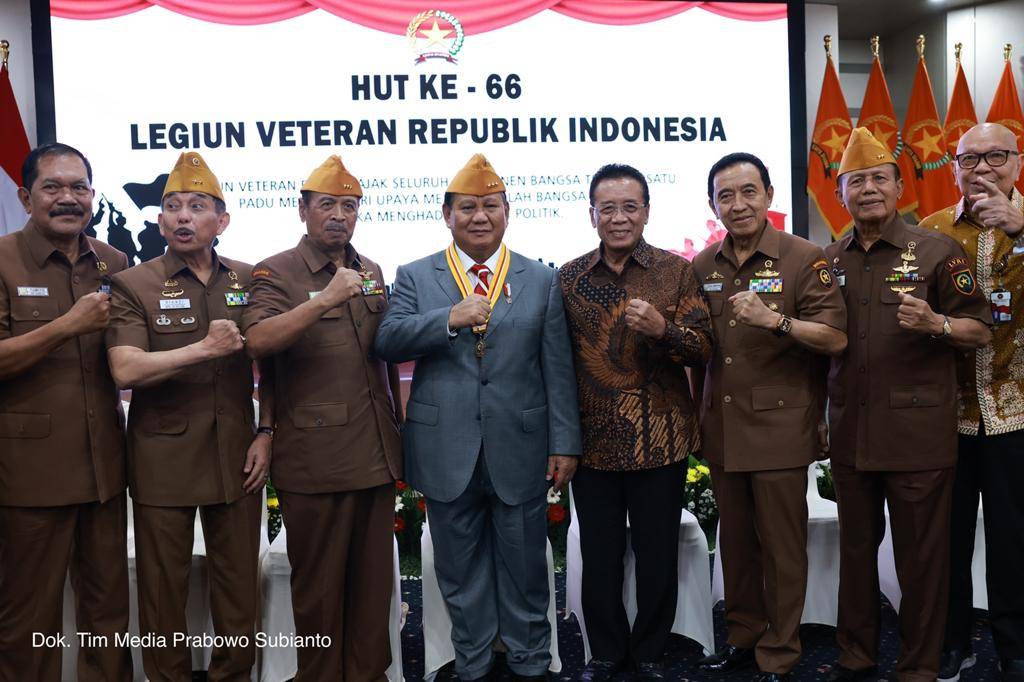 HUT LVRI ke-66, Prabowo Dianugerahi Bintang Legiun Veteran RI