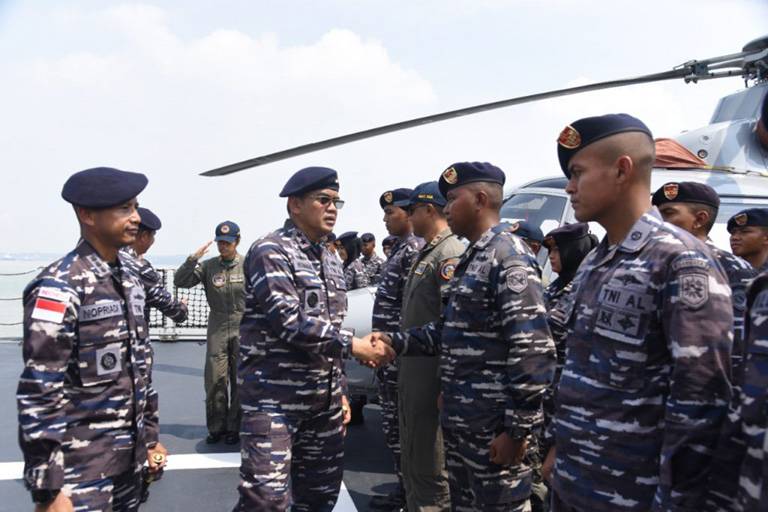 Pangkoarmada II Laksamana Muda TNI TSNB Hutabarat