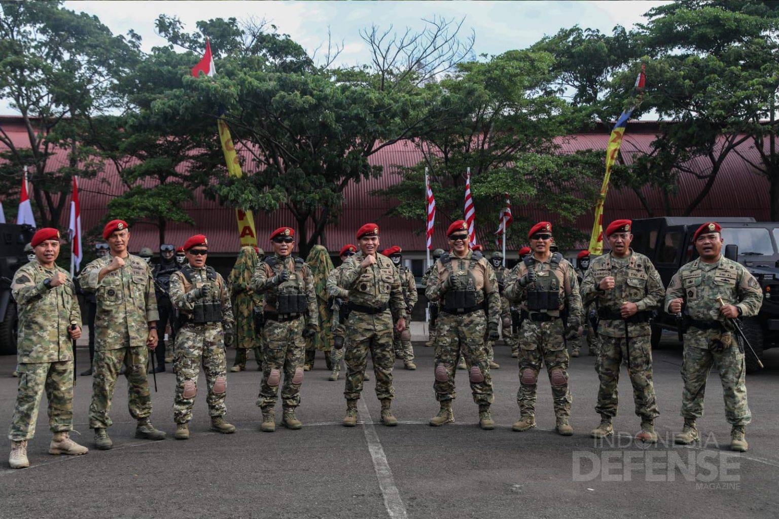 KSAL Sematkan Brevet Kehormatan Manusia Katak Pada 4 Perwira Tinggi TNI ...