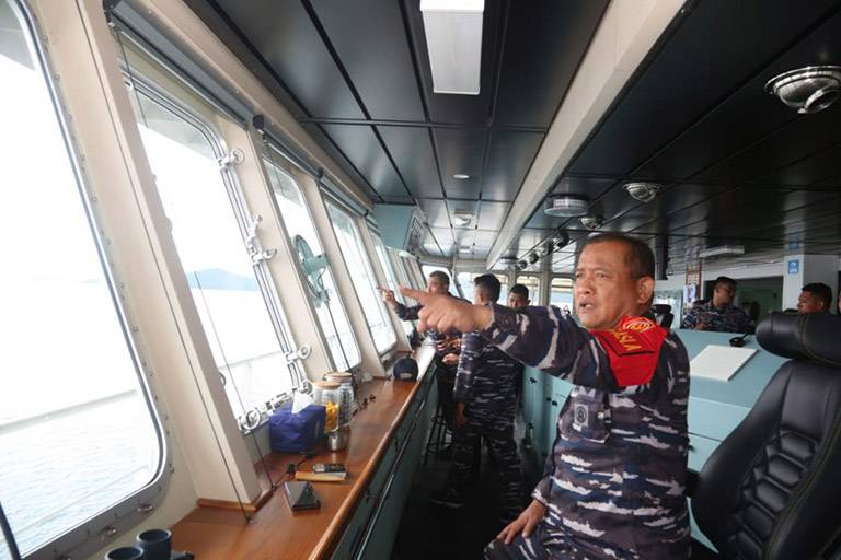 Pangkoarmada II Laksamana Muda TNI Maman Firmansyah