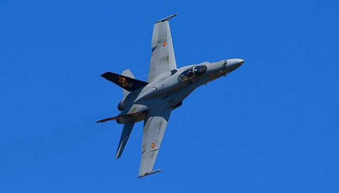 Pesawat F-18 Hornet