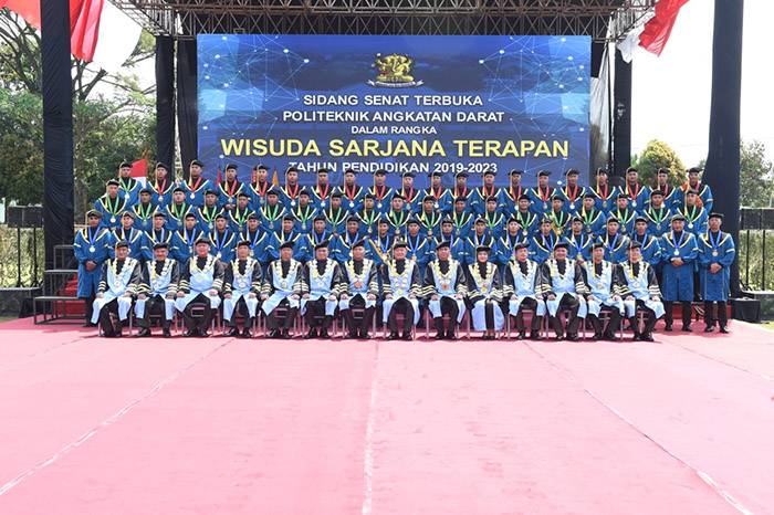 Kepala Staf Angkatan Darat (KSAD) Jenderal TNI Dudung Abdurachman memimpin Wisuda 59 Mahasiswa