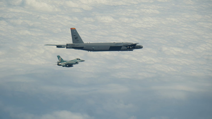 B-52H Stratofortress, F-16