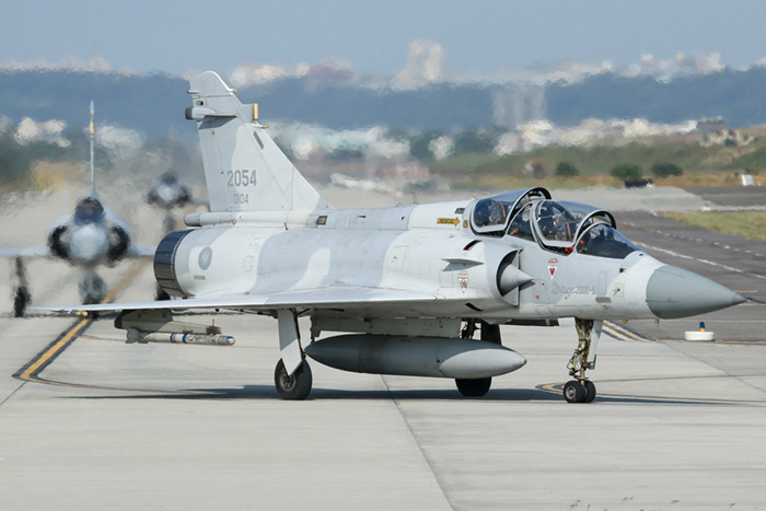 Jet Tempur Mirage 2000-5.
